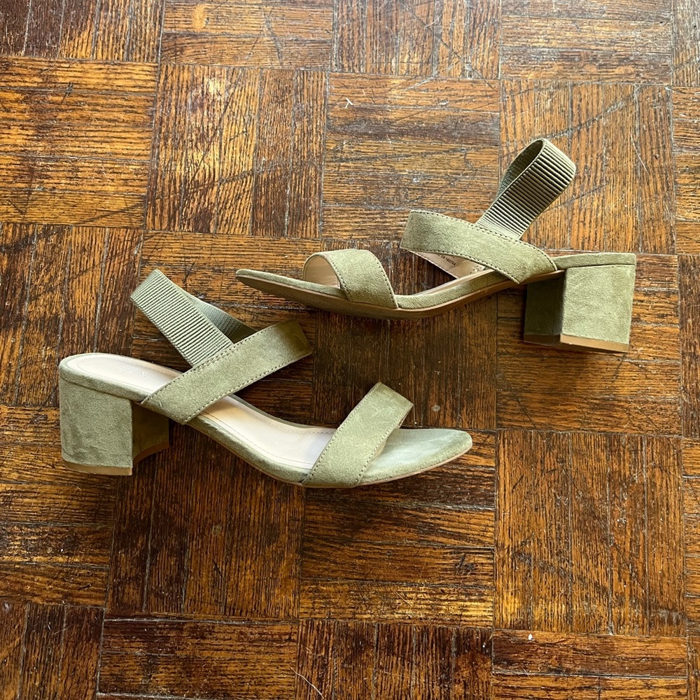 Suede HM low block heel sandal in Sage